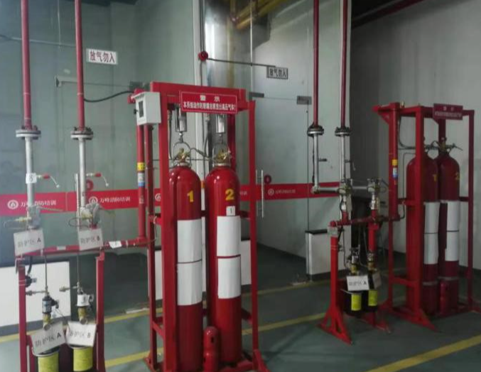 消防風機房、消防水泵房內的照明、插座電源能否由消防雙電源切換箱供電？